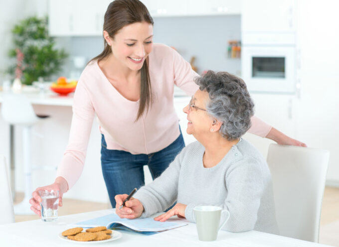 Jak znaleźć odpowiednią opiekunkę osób starszych? Jak znaleźć odpowiednią opiekunkę osób starszych?