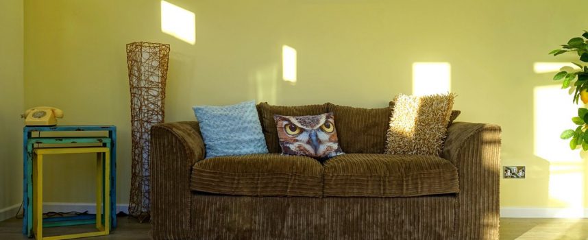 Wybierasz się na studia? Sprawdź, co musi znaleźć się w każdym pokoju dla studenta!