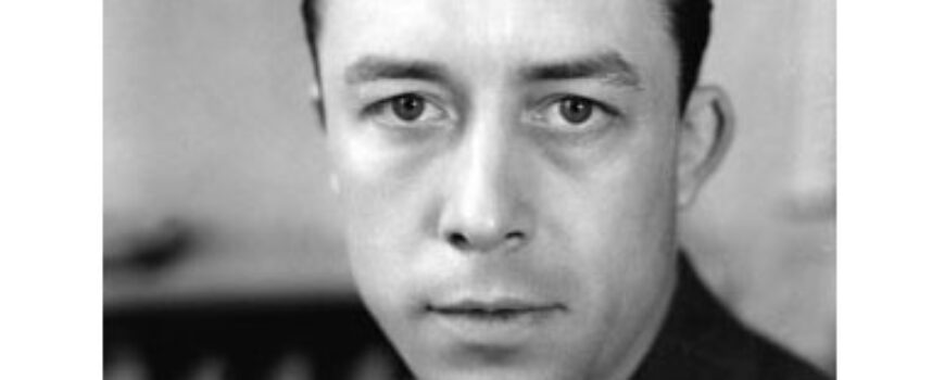 Objaśnij pojęcie paraboli na przykładzie Dżumy Alberta Camusa