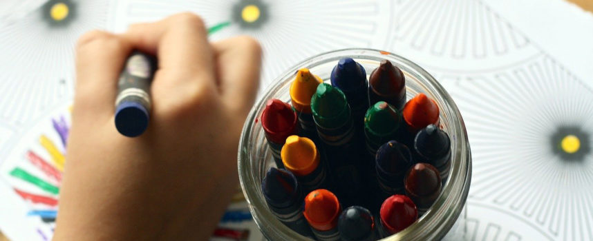 Czy nauka poprzez zabawę może być efektywna? Poznaj wady i zalety