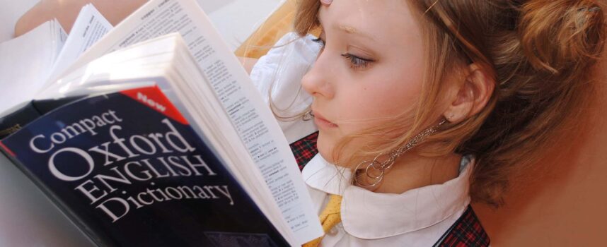 Fiszki z języka angielskiego do nauki w domu – dlaczego warto z nich korzystać?