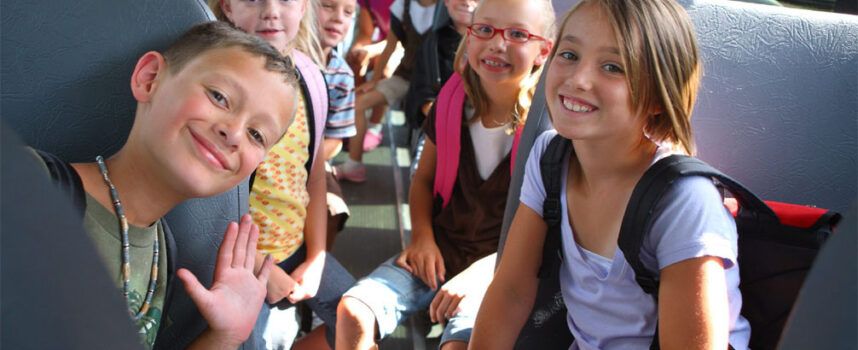 Co zabrać na wycieczkę szkolną autokarem? – pakujemy dziecko na pierwszy wyjazd