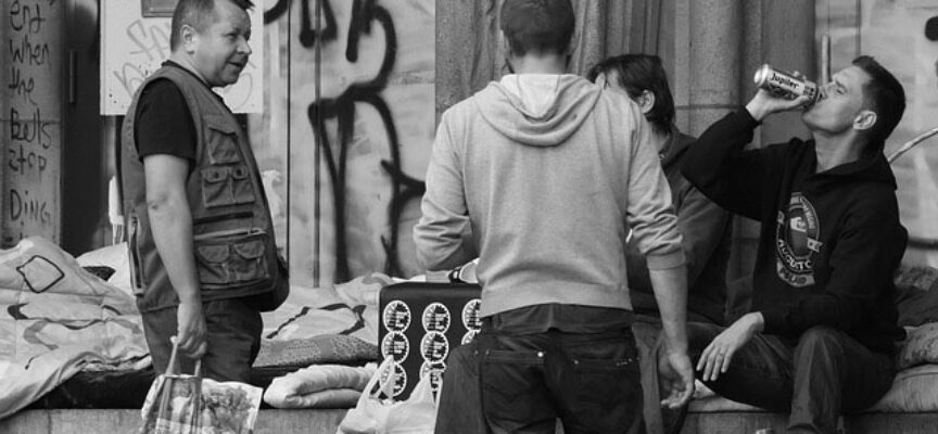 Ludzie bezdomni – czy to wciąż współczesny temat?