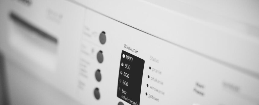 Jak optymalnie korzystać z różnych prędkości wirowania naszej pralki?