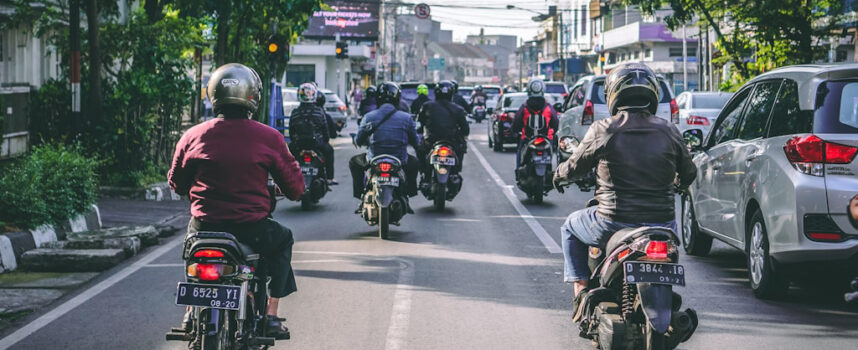 Bezpieczne wyprawy na motocyklu