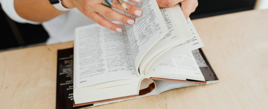 Tłumaczenie pisemne, ustne i uwierzytelnione – charakterystyka